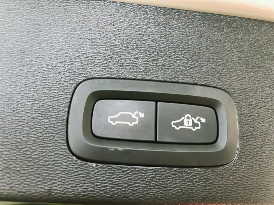 Volvo C40 RECHARGE ULTIMATE TOIT PANO NAV 4RM 2023-13