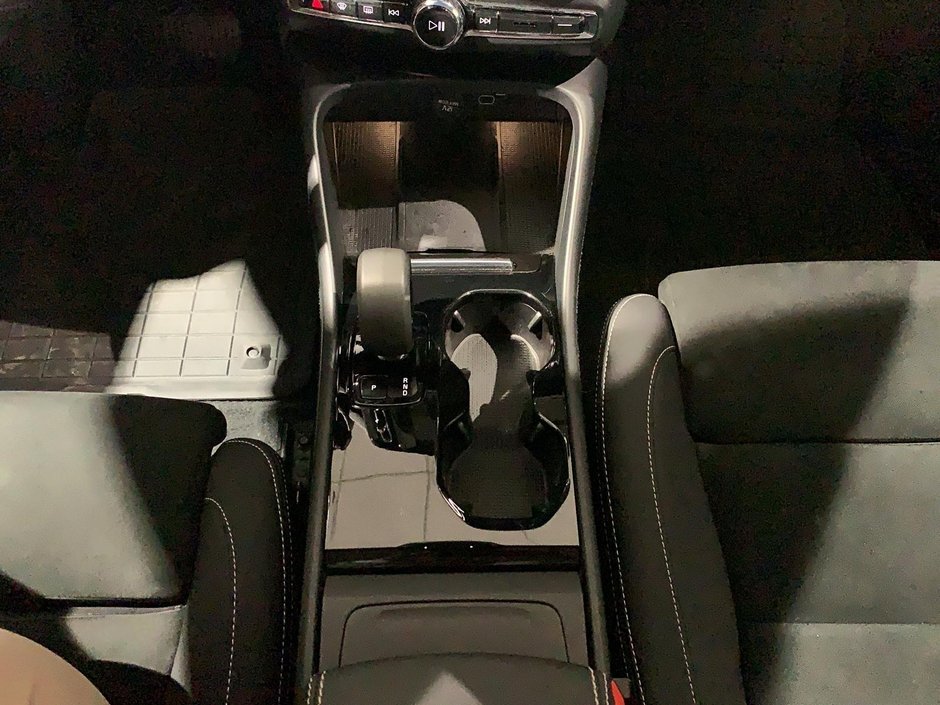 2023 Volvo C40 RECHARGE ULTIMATE TOIT PANO NAV 4RM-11
