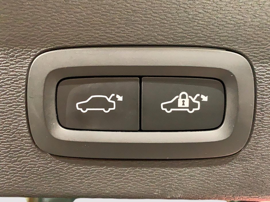 2023 Volvo C40 RECHARGE ULTIMATE TOIT PANO NAV 4RM-18