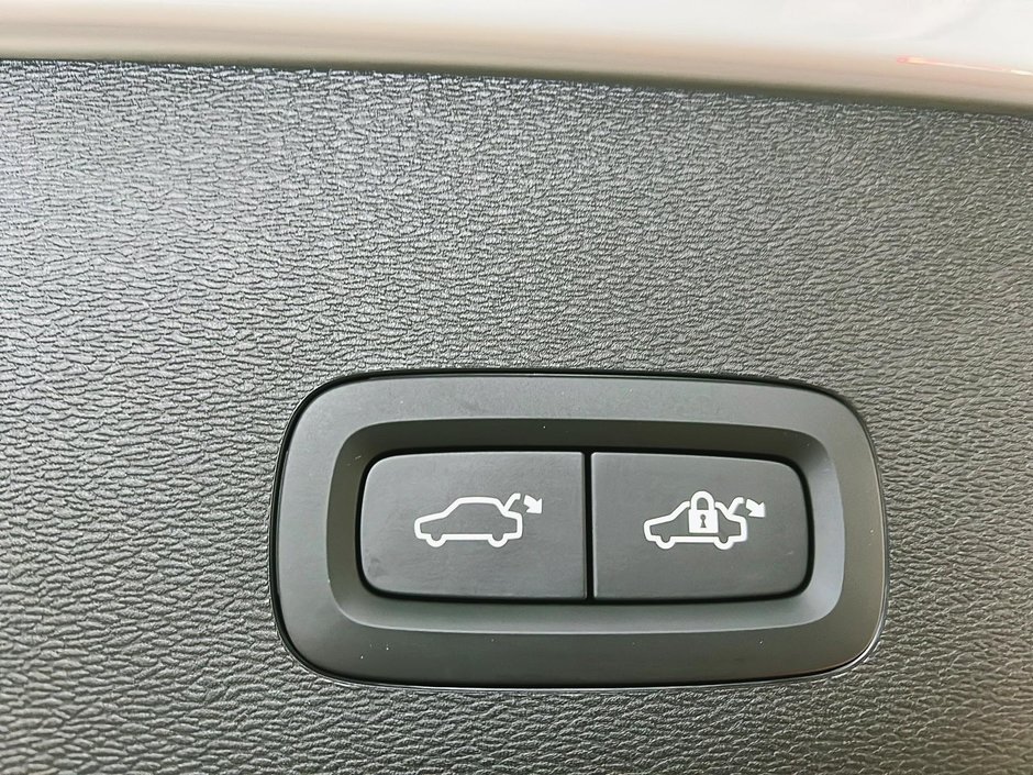 2024 Volvo C40 RECHARGE ULTIMATE NAV-13