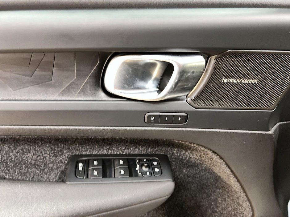 2024 Volvo C40 RECHARGE ULTIMATE NAV-21