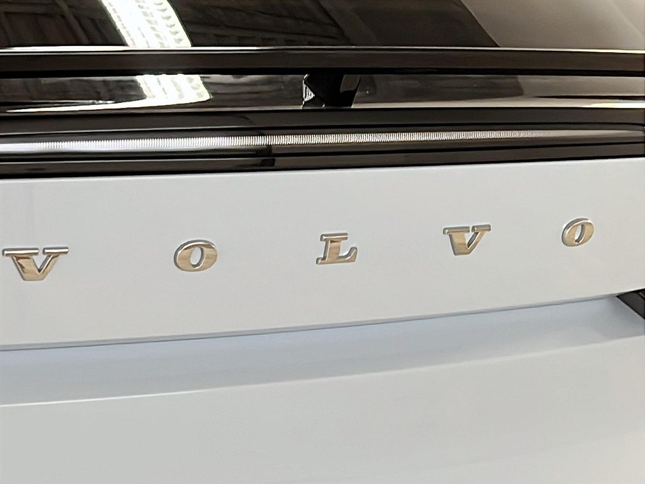 2024 Volvo C40 RECHARGE ULTIMATE NAV-26