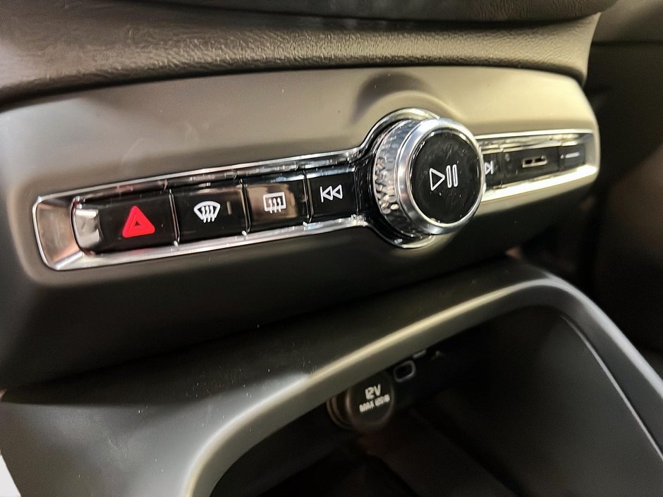 2024 Volvo C40 RECHARGE ULTIMATE NAV-15
