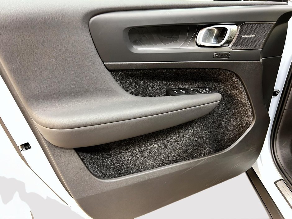 2024 Volvo C40 RECHARGE ULTIMATE NAV-22