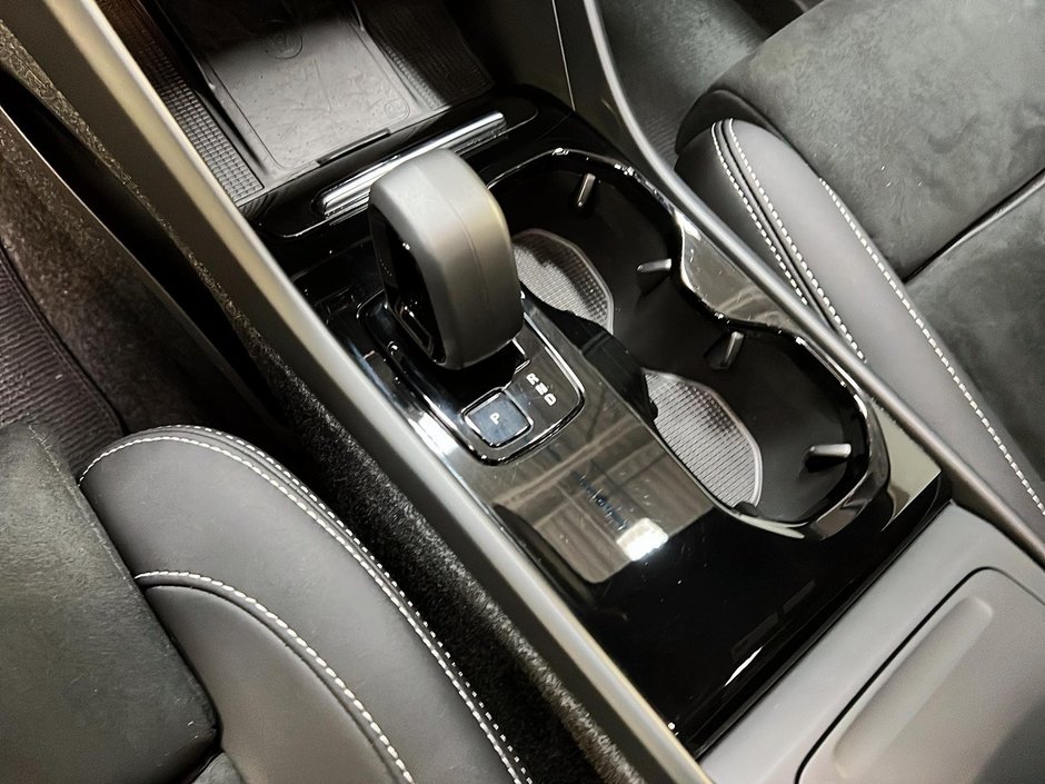 2024 Volvo C40 RECHARGE ULTIMATE NAV-14