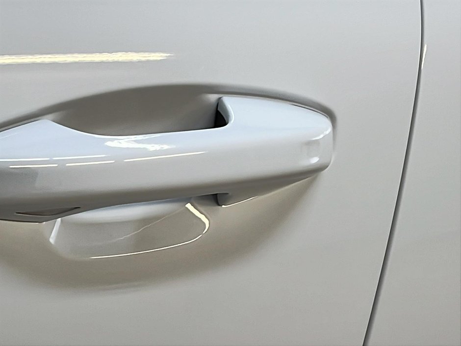 2024 Volvo C40 RECHARGE ULTIMATE NAV-24