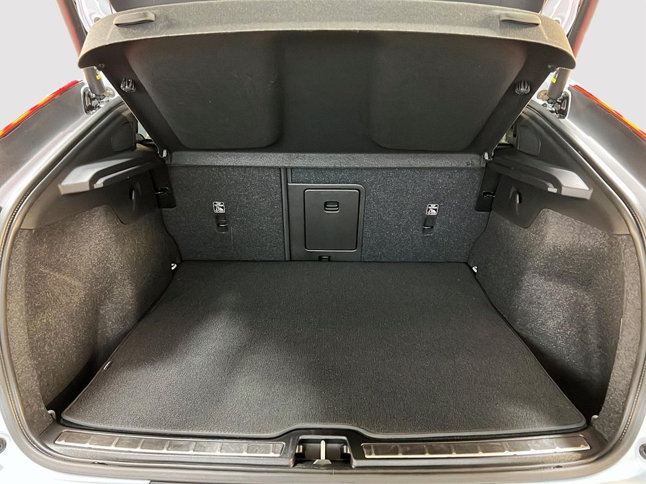 2024 Volvo C40 RECHARGE ULTIMATE NAV-12