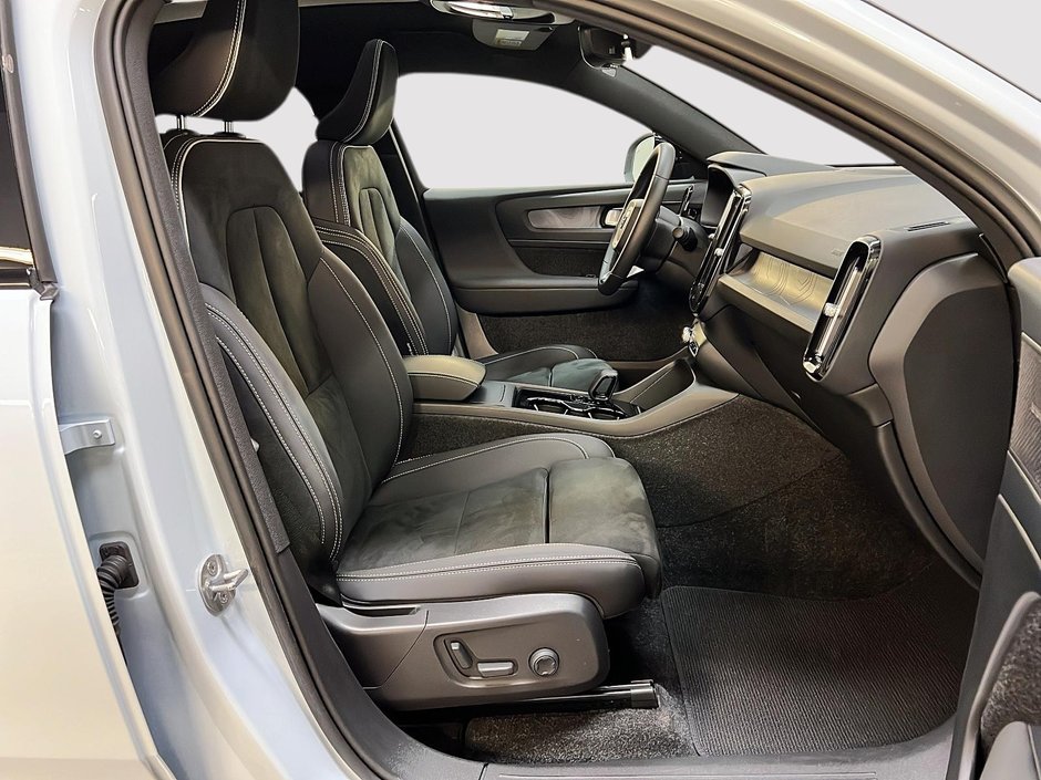 2024 Volvo C40 RECHARGE ULTIMATE NAV-7