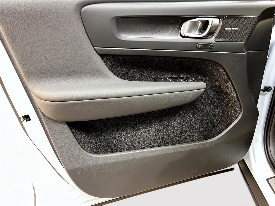 2024 Volvo C40 RECHARGE ULTIMATE NAV-22