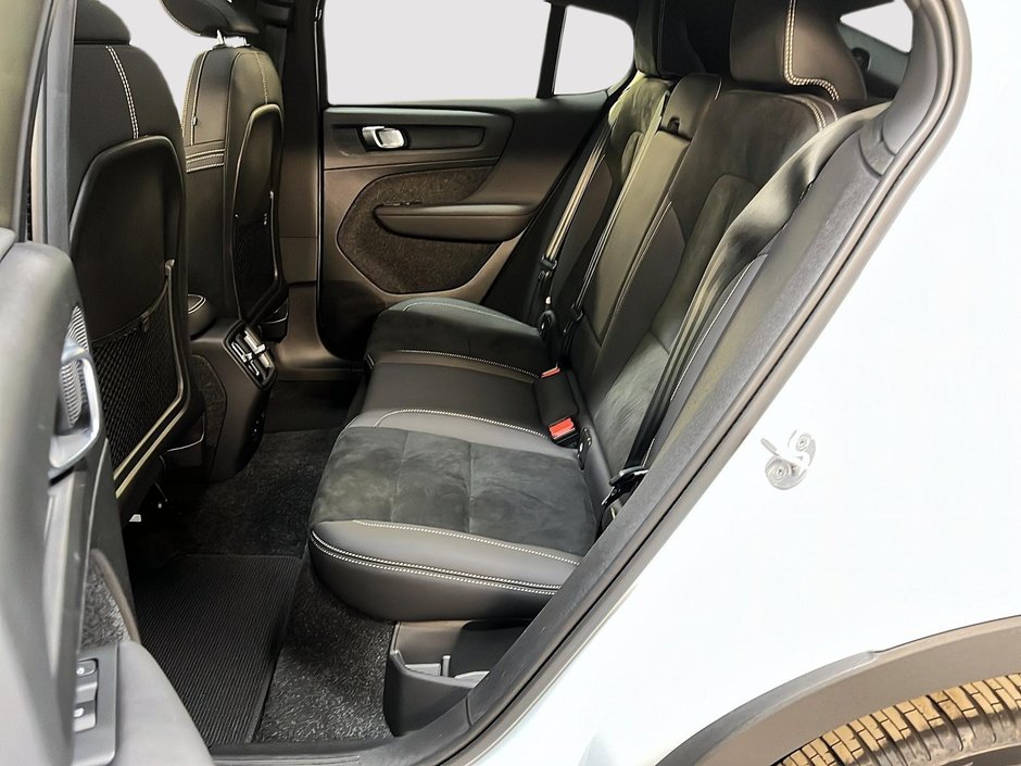 2024 Volvo C40 RECHARGE ULTIMATE NAV-8