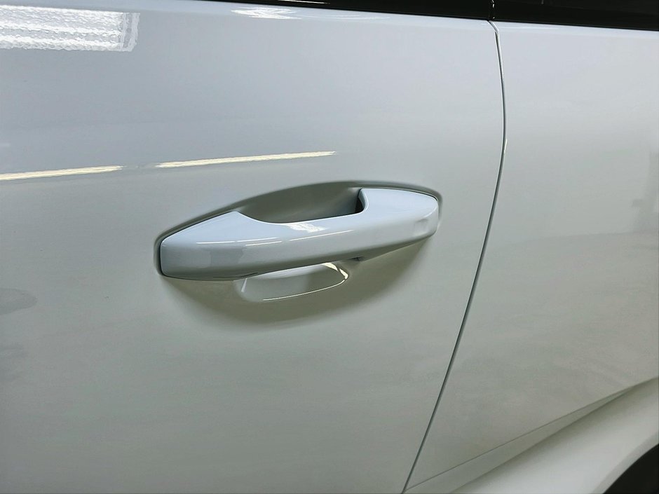 2024 Volvo C40 RECHARGE ULTIMATE NAV-24