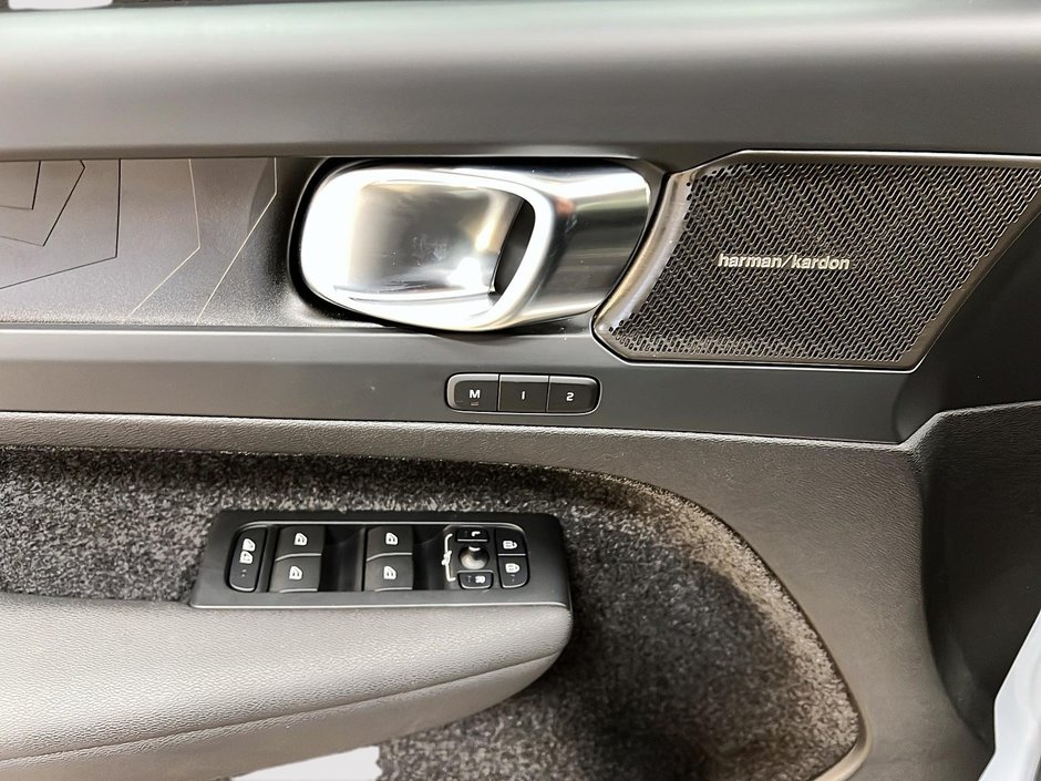 2024 Volvo C40 RECHARGE ULTIMATE NAV-21