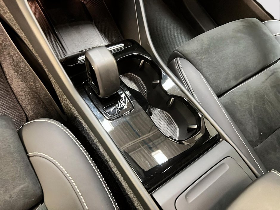 2024 Volvo C40 RECHARGE ULTIMATE NAV-14