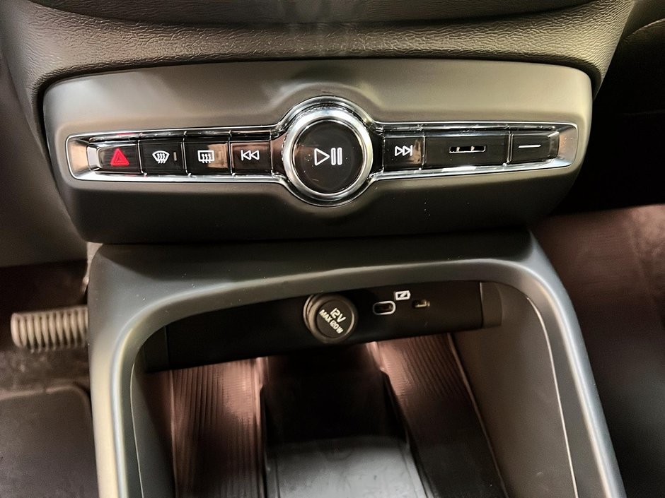 2024 Volvo C40 RECHARGE ULTIMATE NAV-15