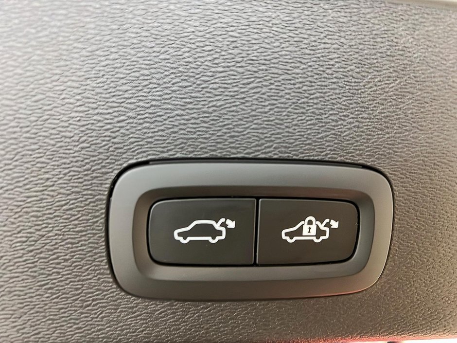 2024 Volvo C40 RECHARGE ULTIMATE NAV-13