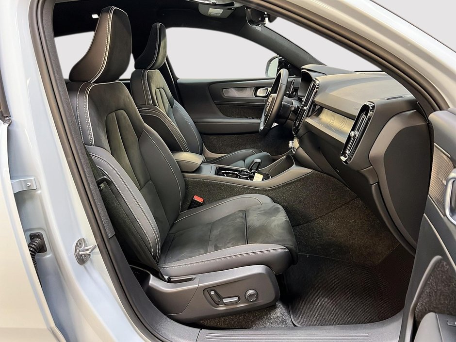 2024 Volvo C40 RECHARGE ULTIMATE NAV-7