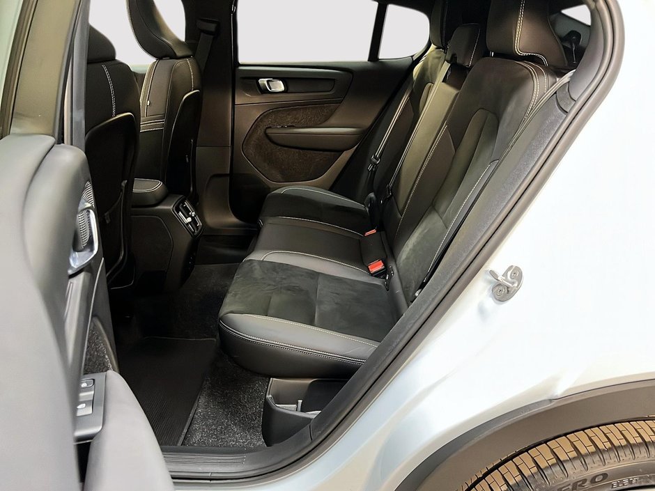 2024 Volvo C40 RECHARGE ULTIMATE NAV-8