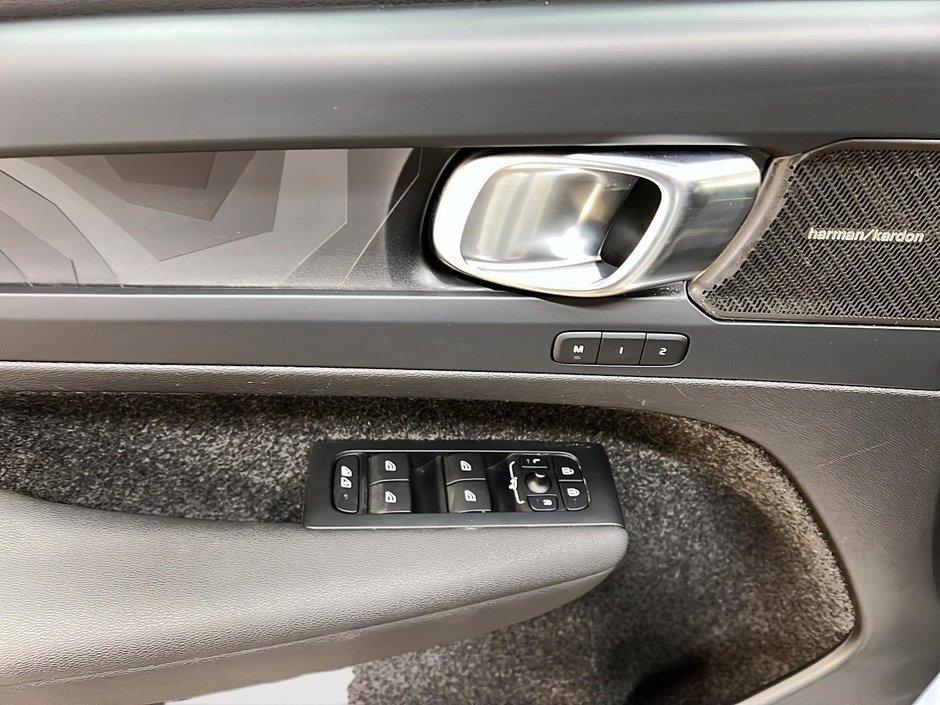 2024 Volvo C40 RECHARGE ULTIMATE NAV-21