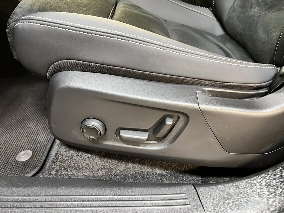 2024 Volvo C40 RECHARGE ULTIMATE NAV-23