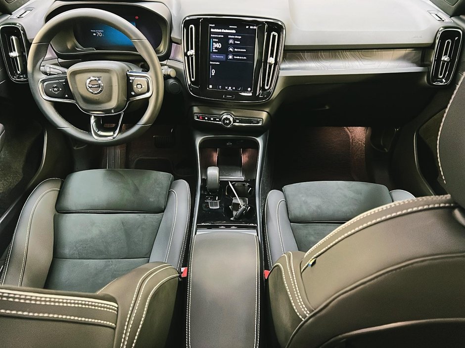2024 Volvo C40 RECHARGE ULTIMATE NAV-10