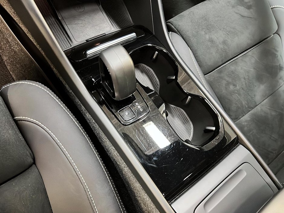 2024 Volvo C40 RECHARGE ULTIMATE NAV-14