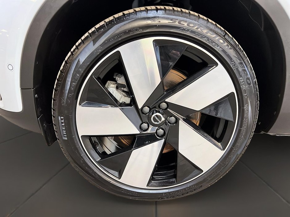 2024 Volvo C40 RECHARGE ULTIMATE NAV-28