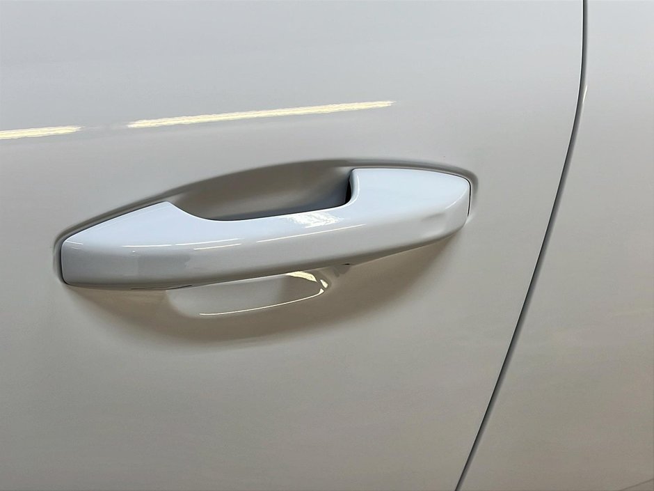 2024 Volvo C40 RECHARGE ULTIMATE NAV-24