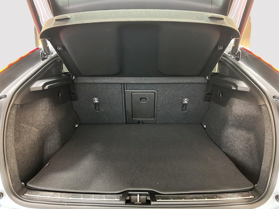 2024 Volvo C40 RECHARGE ULTIMATE NAV-12