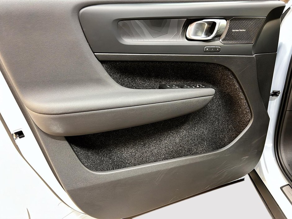 2024 Volvo C40 RECHARGE ULTIMATE NAV-22