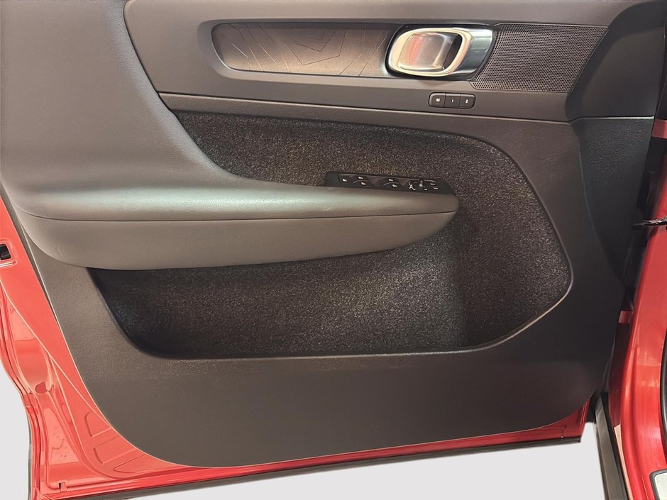 Volvo C40 TWIN RECHARGE PLUS  TOIT PANO NAV 4RM 2024-23