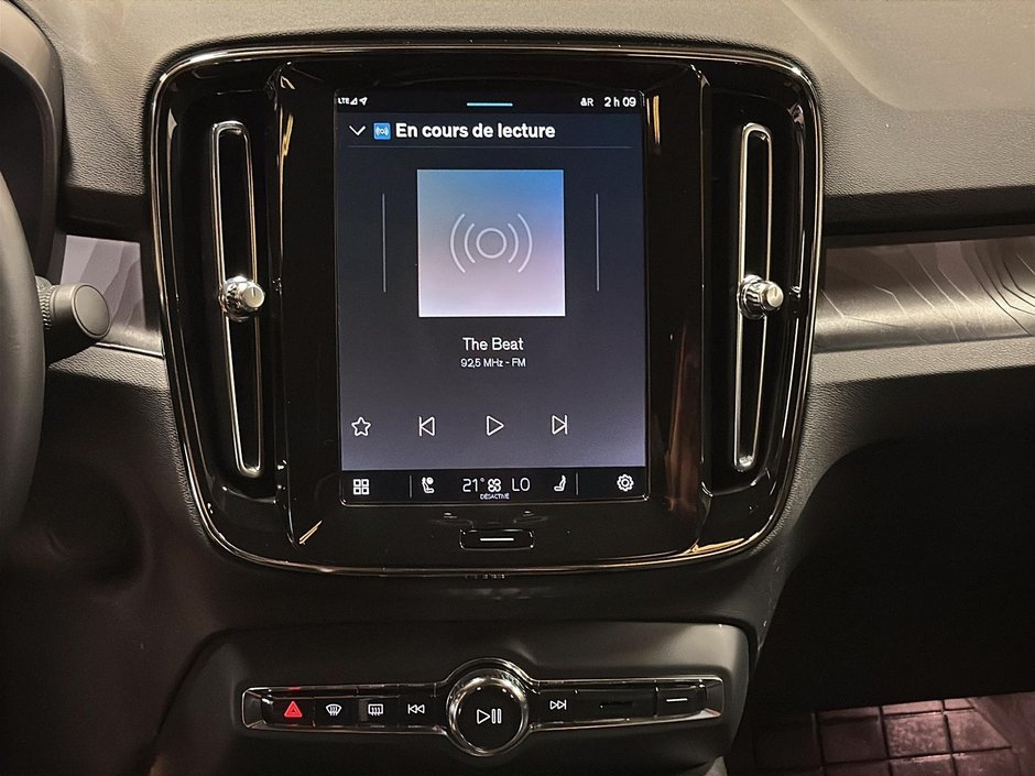 Volvo C40 TWIN RECHARGE PLUS  TOIT PANO NAV 4RM 2024-17