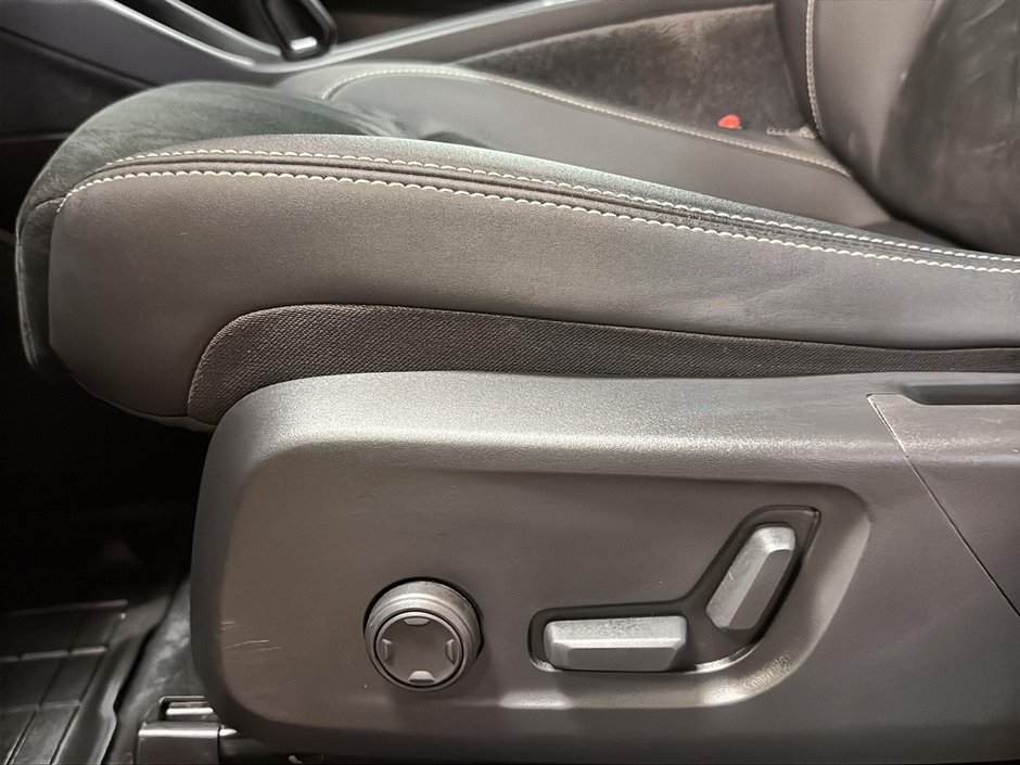 Volvo C40 TWIN RECHARGE PLUS  TOIT PANO NAV 4RM 2024-24