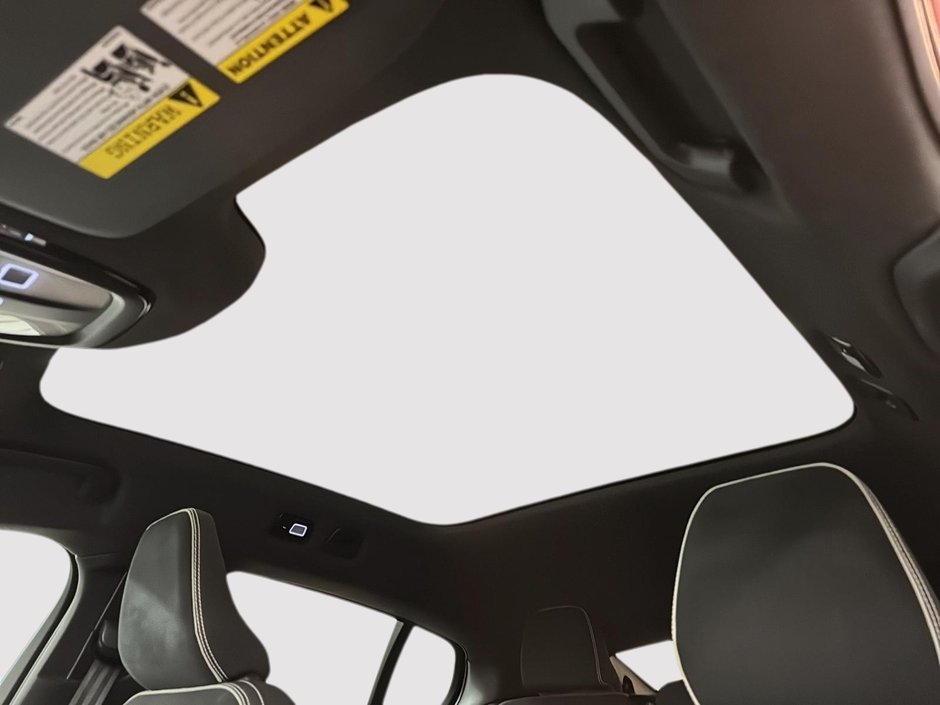 Volvo C40 TWIN RECHARGE PLUS  TOIT PANO NAV 4RM 2024-10