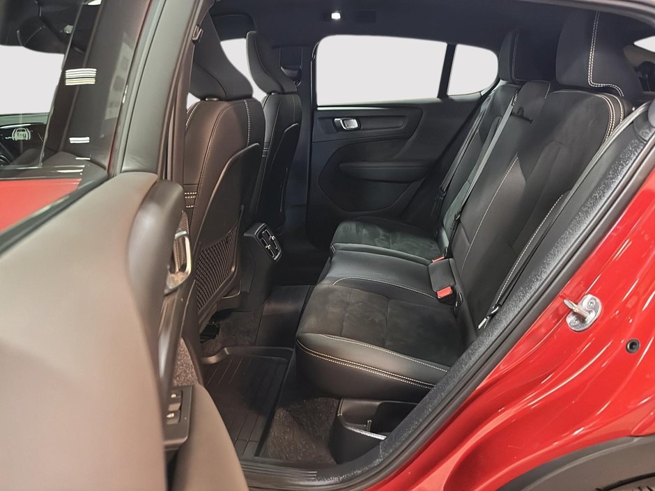 Volvo C40 TWIN RECHARGE PLUS  TOIT PANO NAV 4RM 2024-8