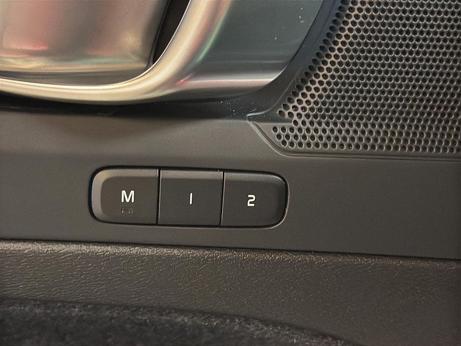 Volvo C40 TWIN RECHARGE PLUS  TOIT PANO NAV 4RM 2024-25