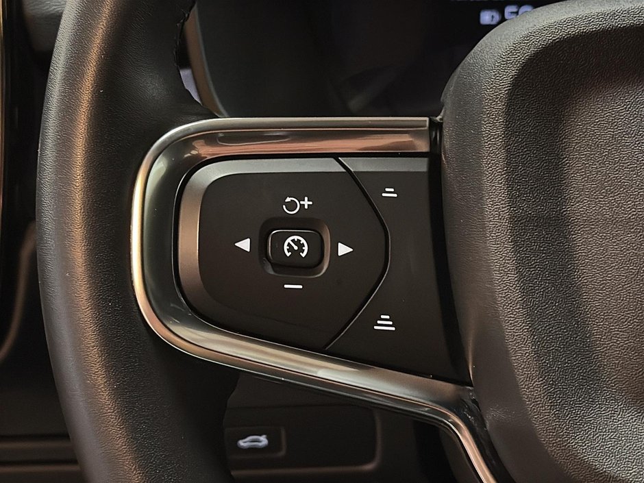 Volvo C40 TWIN RECHARGE PLUS  TOIT PANO NAV 4RM 2024-21