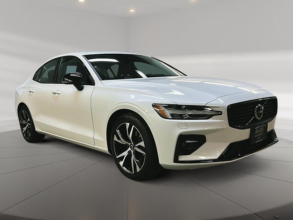 Volvo S60 B5 CORE CUIR TOIT PANO NAV 4RM 2024-2