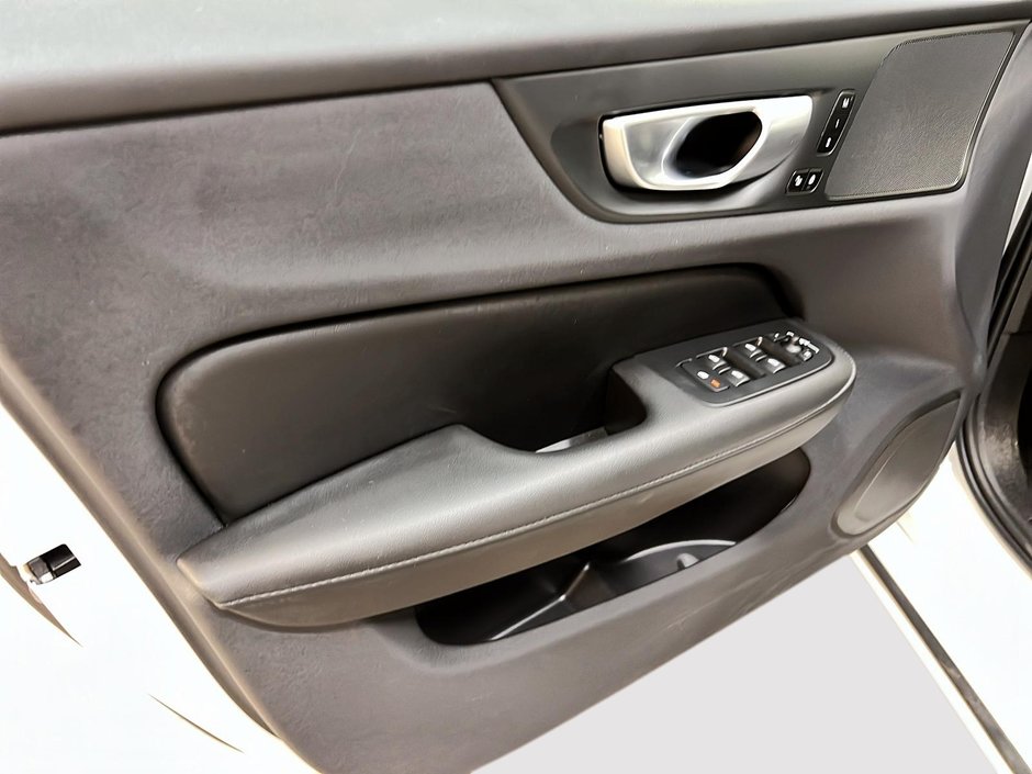 Volvo S60 B5 CORE CUIR TOIT PANO NAV 4RM 2024-21