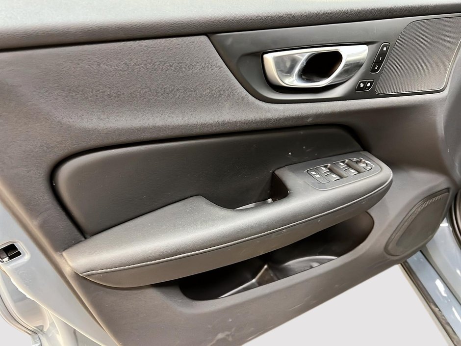 Volvo S60 B5 PLUS CUIR TOIT NAV 4RM 2024-24