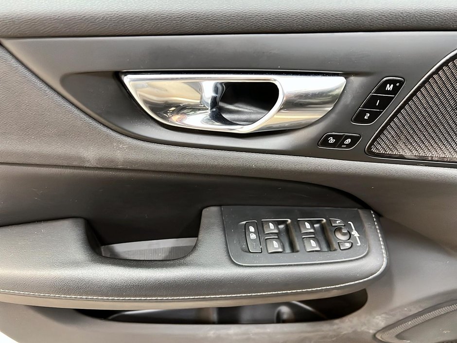 Volvo V60 T5 CROSS COUNTRY  CUIR TOIT PANO NAV 4RM 2021-24