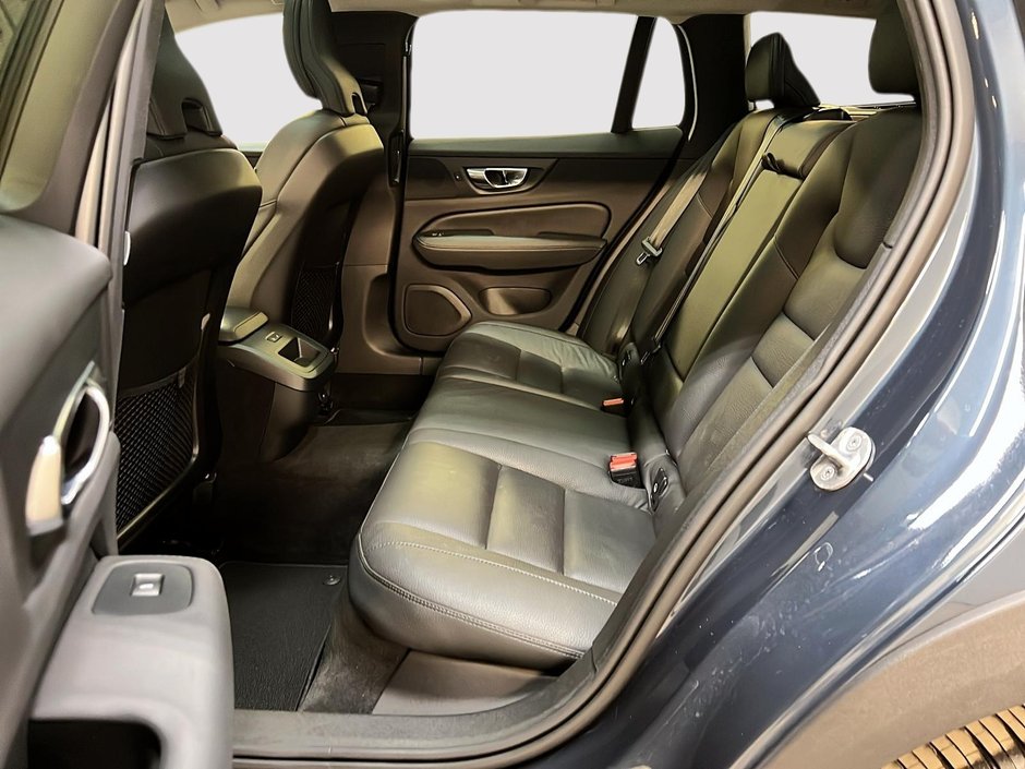 2025 Volvo V60 B5 CROSS COUNTRY CORE CUIR TOIT PANO NAV 4RM-8