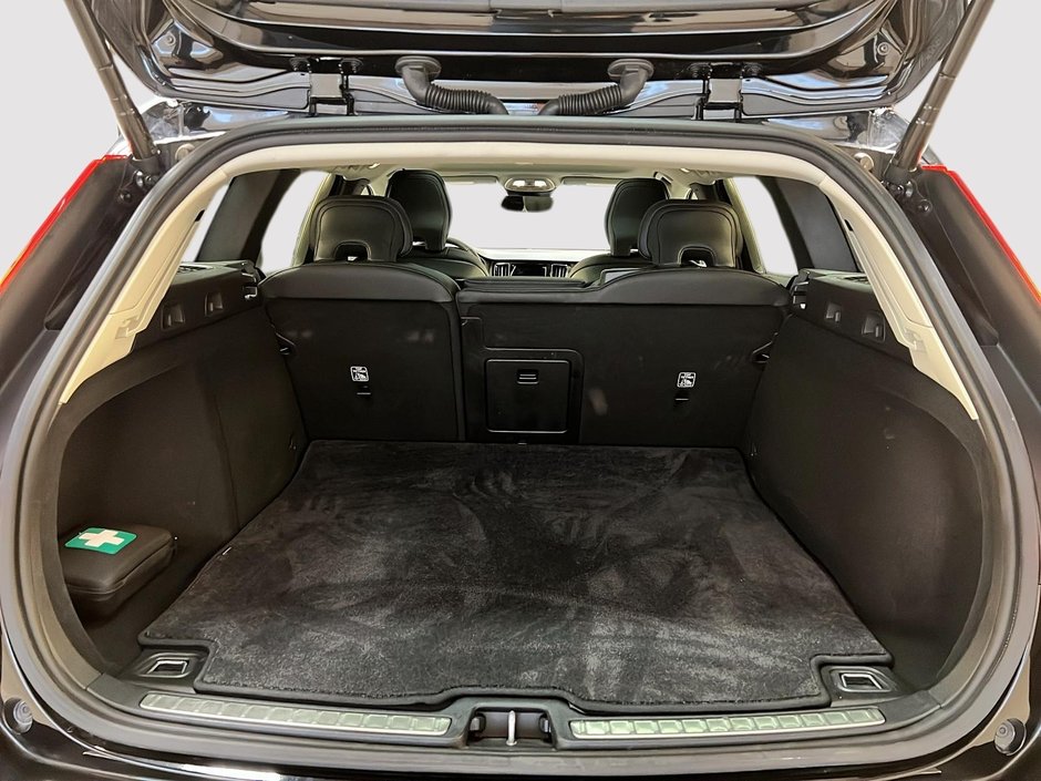 Volvo V60 B5 CROSS COUNTRY CORE CUIR TOIT PANO NAV 4RM 2025-13