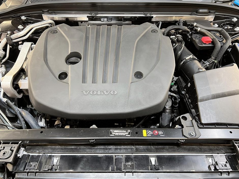 Volvo V60 B5 CROSS COUNTRY CORE CUIR TOIT PANO NAV 4RM 2025-12