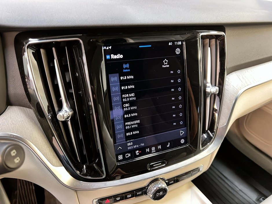 2025 Volvo V60 B5 CROSS COUNTRY PLUS CUIR TOIT PANO NAV 4RM-17