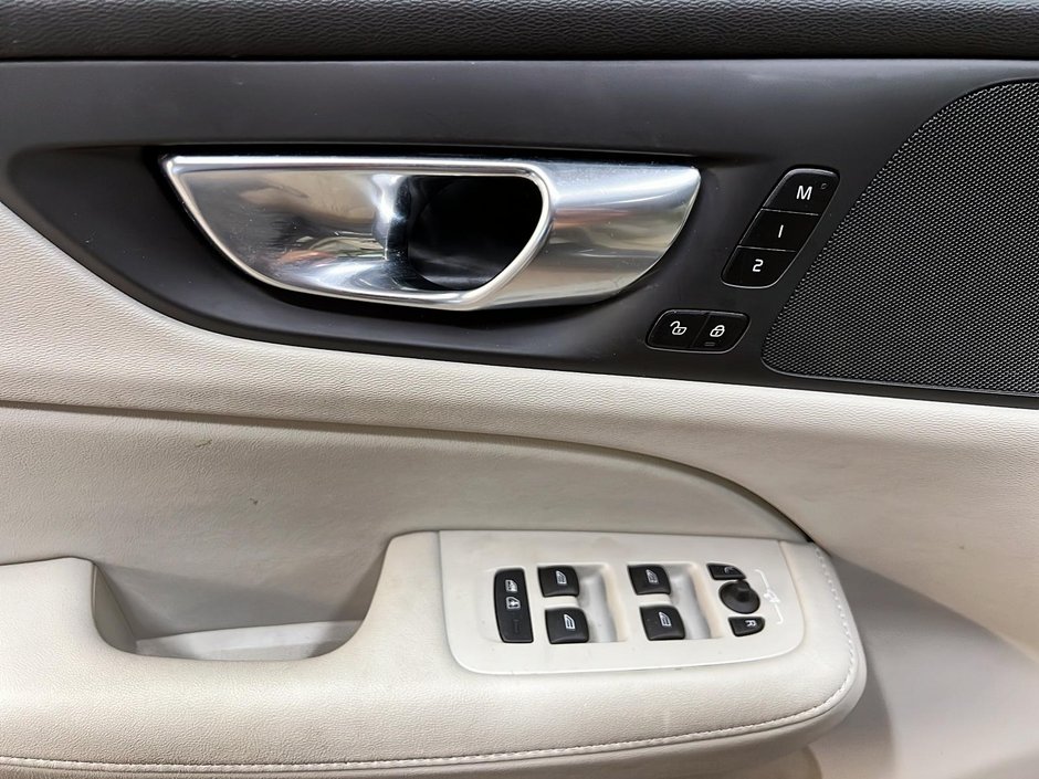 2025 Volvo V60 B5 CROSS COUNTRY PLUS CUIR TOIT PANO NAV 4RM-24