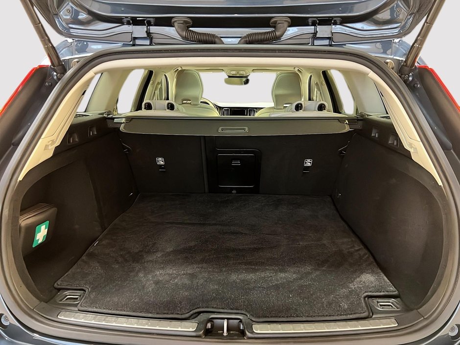 2025 Volvo V60 B5 CROSS COUNTRY PLUS CUIR TOIT PANO NAV 4RM-13