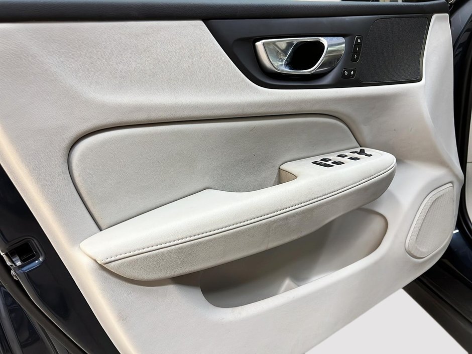 2025 Volvo V60 B5 CROSS COUNTRY PLUS CUIR TOIT PANO NAV 4RM-25