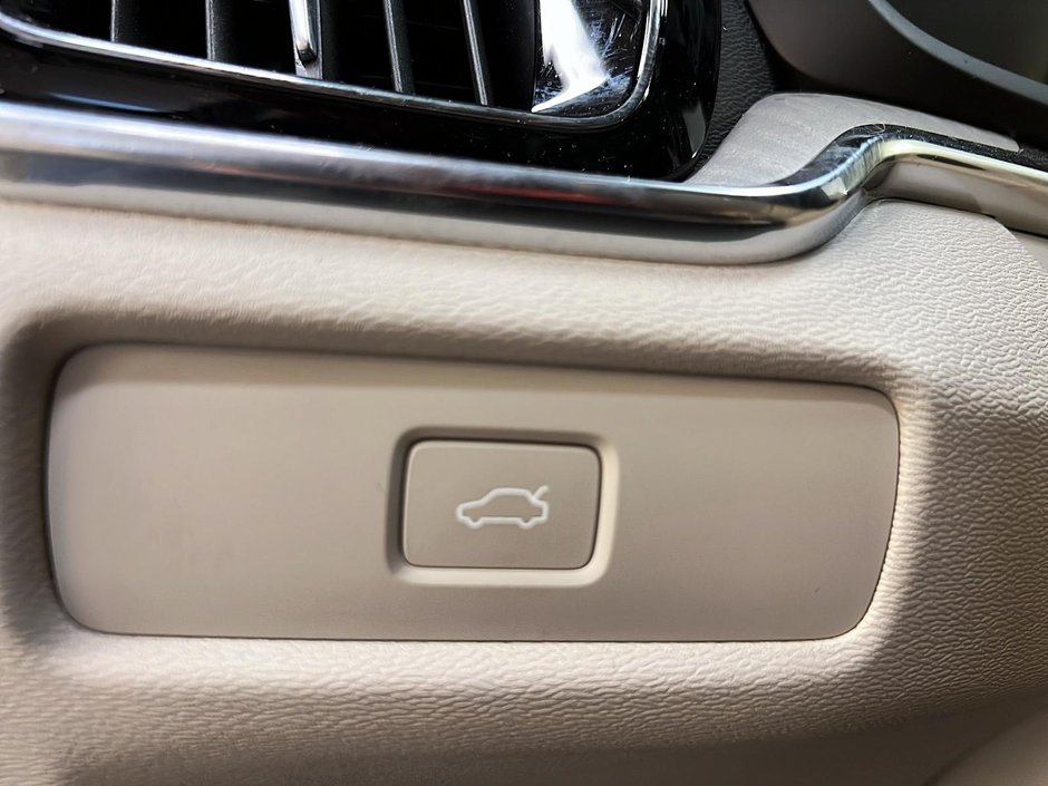 2025 Volvo V60 B5 CROSS COUNTRY PLUS CUIR TOIT PANO NAV 4RM-23