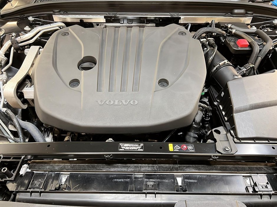 Volvo V60 B5 CROSS COUNTRY PLUS CUIR TOIT PANO NAV 4RM 2025-12