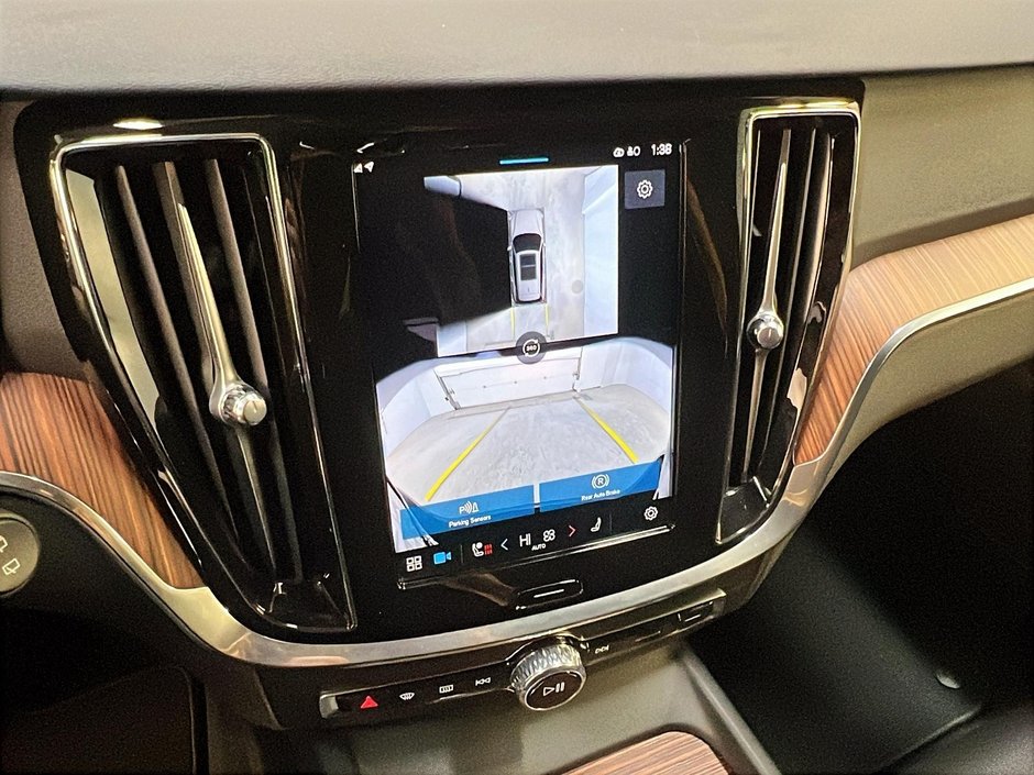 Volvo V60 B5 CROSS COUNTRY PLUS CUIR TOIT PANO NAV 4RM 2025-18